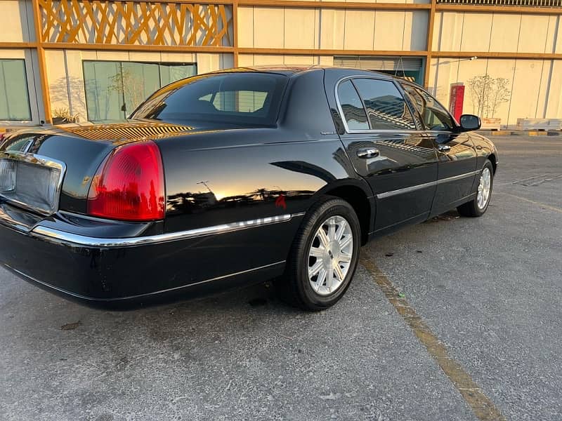 2010 Lincoln Town Car “Single owner, 26,000km” 3