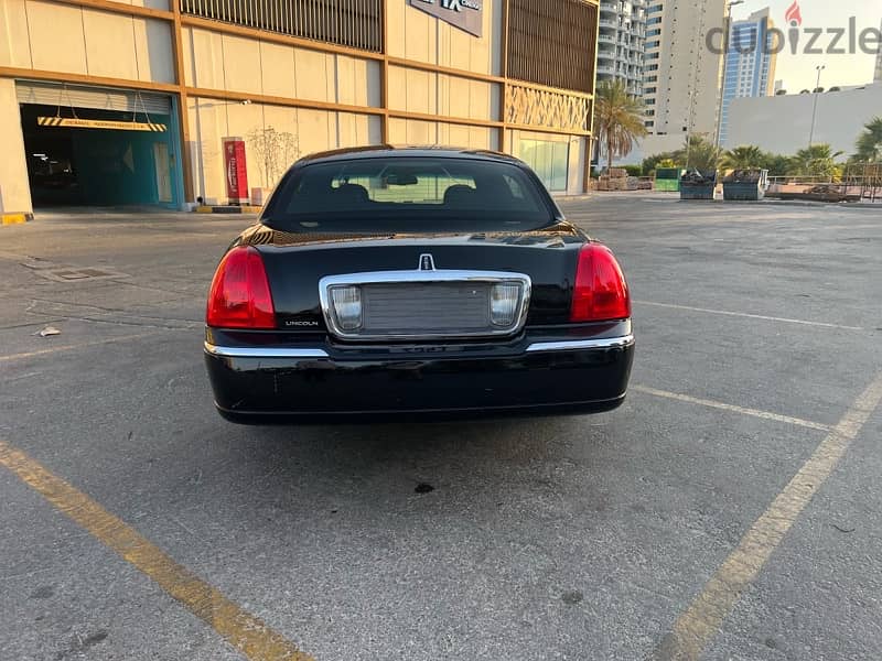 2010 Lincoln Town Car “Single owner, 26,000km” 4