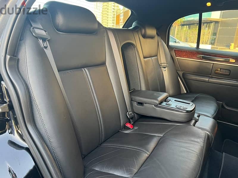 2010 Lincoln Town Car “Single owner, 26,000km” 13