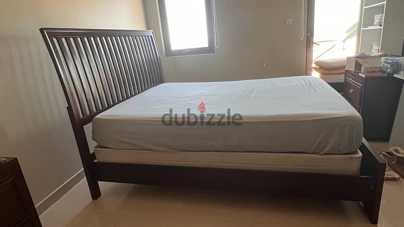 queen size bed and 2 side tables 0