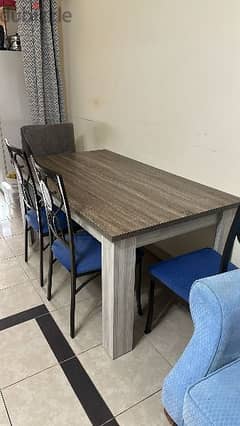 dinning table 6 seater urgent sale