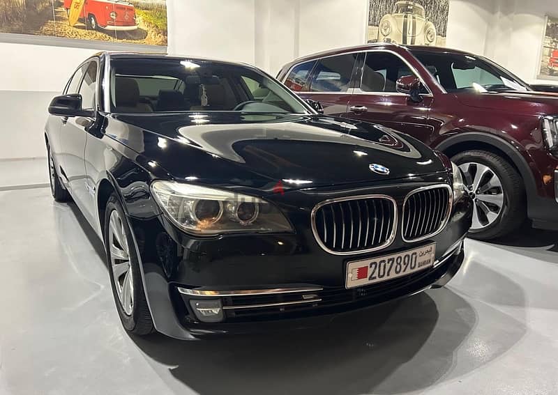 BMW 750Li ONLY 23000Km Brand New condition fully loaded 0 accidents 2