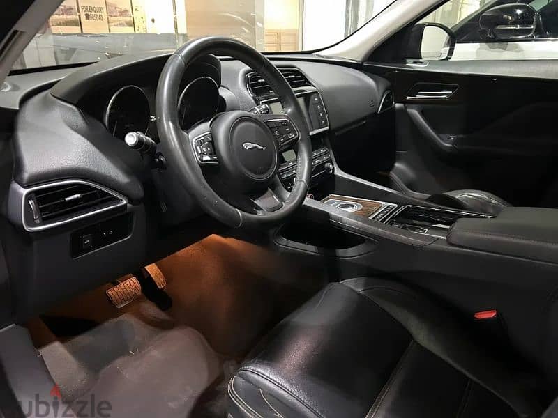 Jaguar F-Pace 35T AWD 2017 V6 3.0L SC 340 HP 83000 km Agent maintained 4