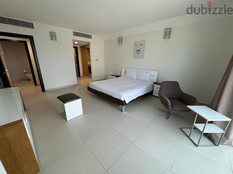 Spacious I House Keeping | Wifi I Balcony I 2