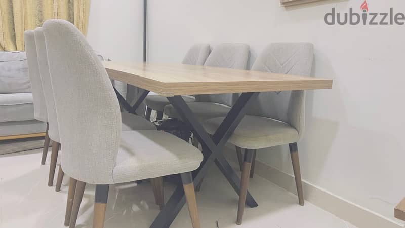 Dining Table with chairs 0