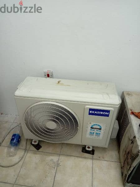 1 ton spilt ac kastron same new only 3 month use 1years wrenty 3