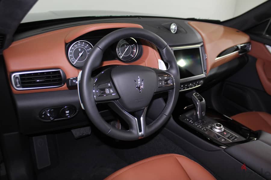 Maserati Levante GT Black /Tan 2023 3