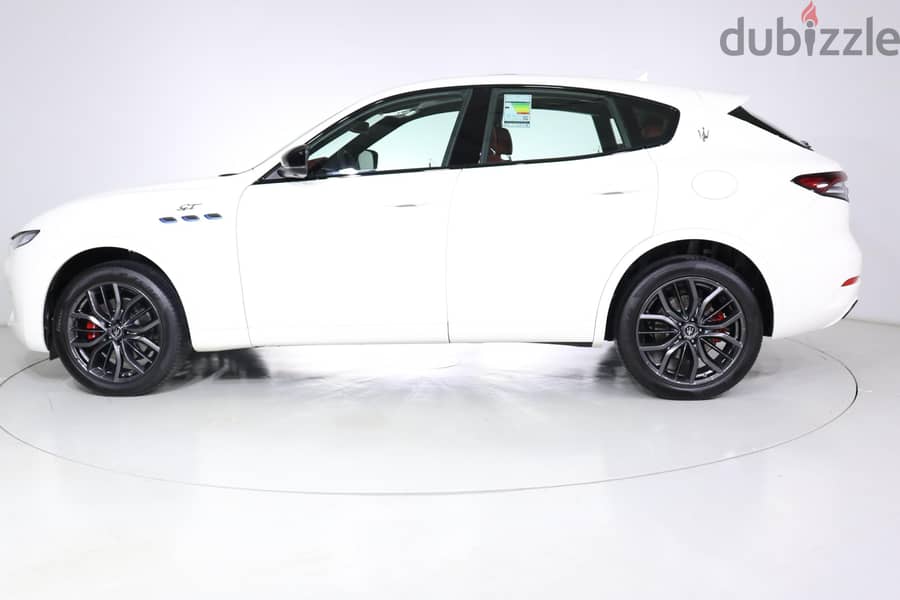 Maserati Levante GT White Hybrid 2023 1