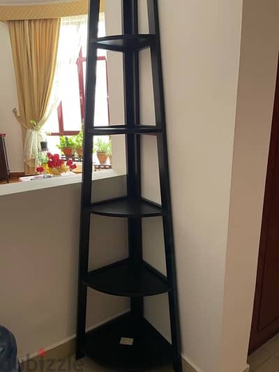 corner piece stand