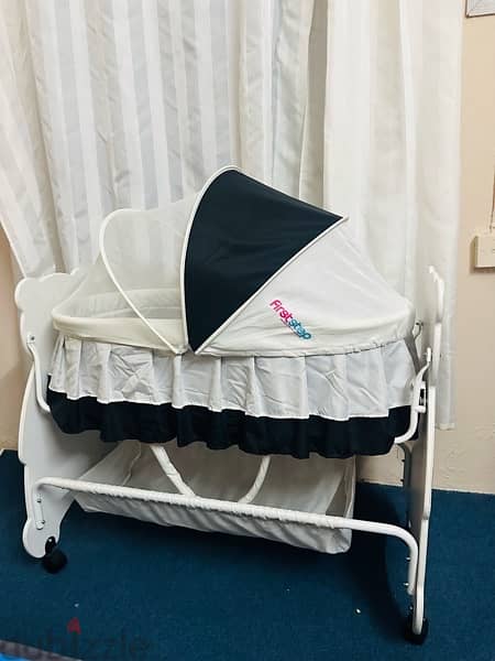 First Step Baby cot/crib with swinging bassinet 1