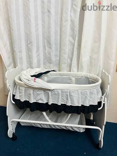 First Step Baby cot/crib with swinging bassinet 3