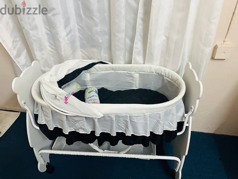 First Step Baby cot/crib with swinging bassinet 4