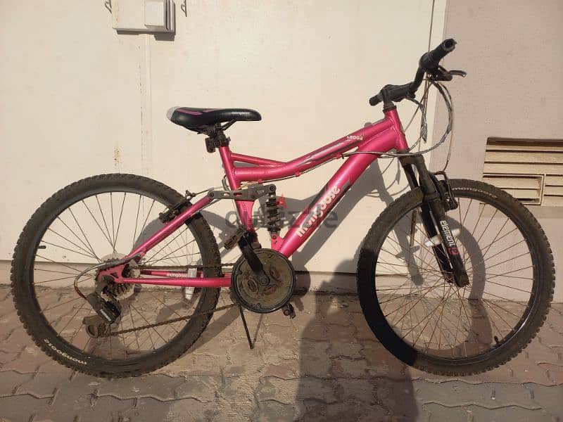 Pink mongoose gear mountain bike. amazing quality. 0