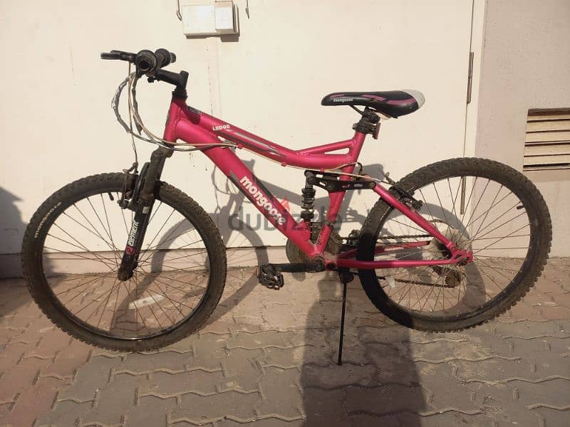 Pink mongoose gear mountain bike. amazing quality. 3