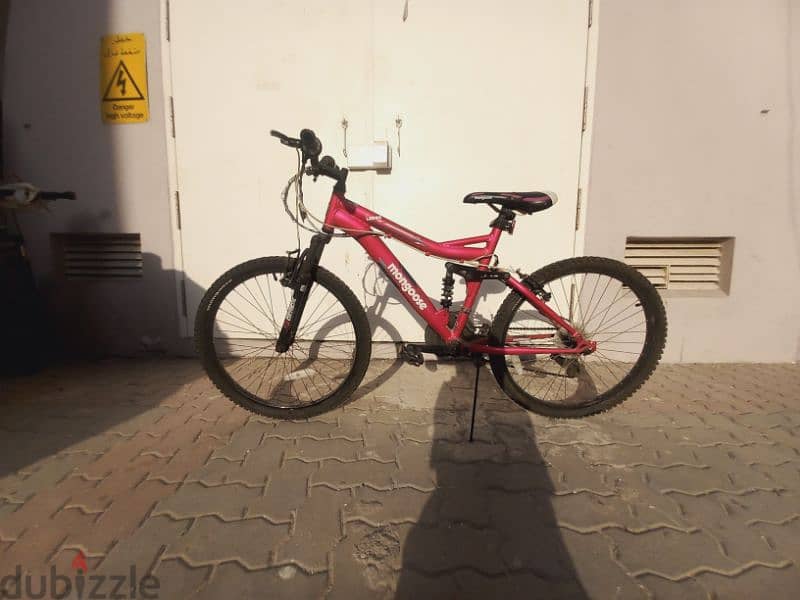 Pink mongoose gear mountain bike. amazing quality. 4