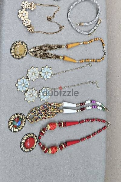 Necklaces, earrings and bracelet 5