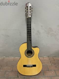 قيتار - جيتار للبيع ٢٠ دينار  /  for sell Guitar 20BD 0