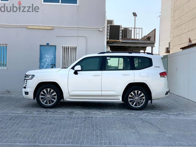 Toyota Land Cruiser 2022 white 2