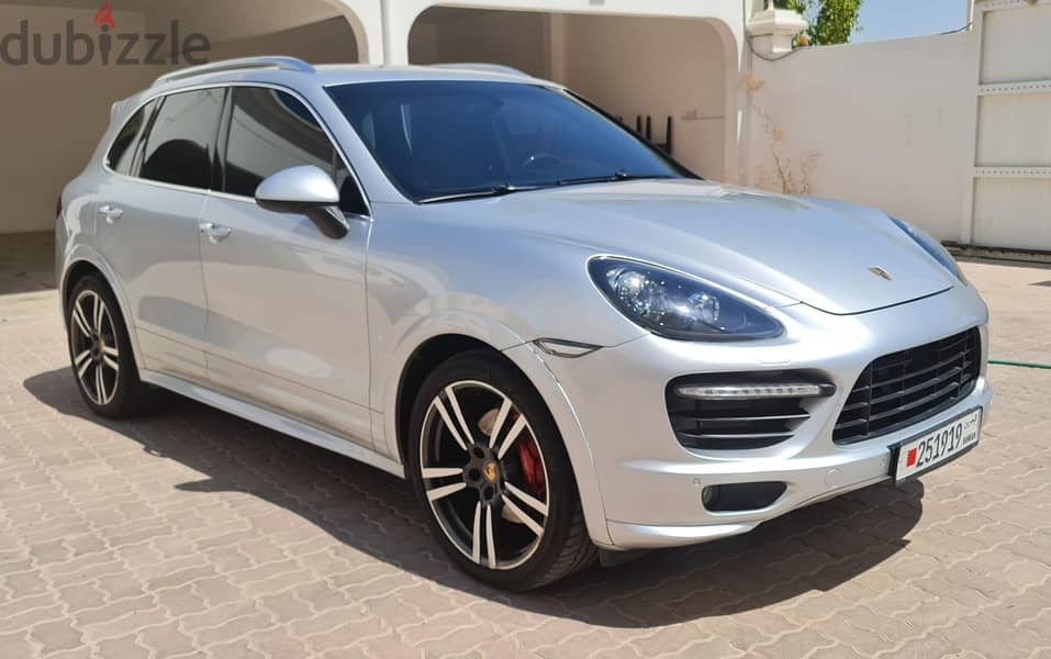 Porsche Cayenne GTS 2014 Red Interior full insurance 5