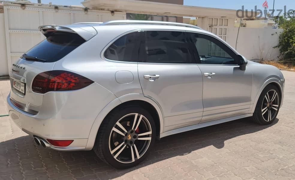 Porsche Cayenne GTS 2014 Red Interior full insurance 6