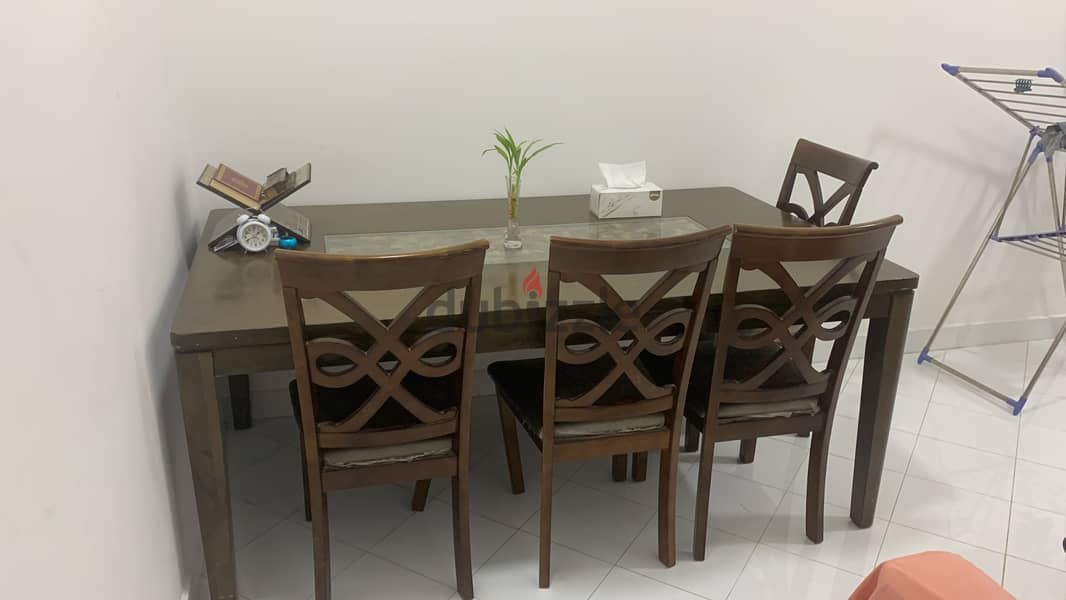 Dining table (Negotiable) 0