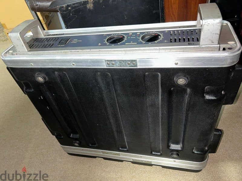 Yamaha Professional Power Amplifier with flight case 5