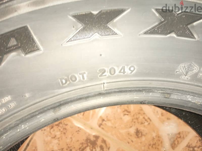 يوجد عدد تاير واحد مقاس 215/60R/16 بحاله ممتازه ونظيفه سعر ٦دينار 3