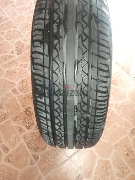 يوجد عدد تاير واحد مقاس 215/60R/16 بحاله ممتازه ونظيفه سعر ٦دينار 5