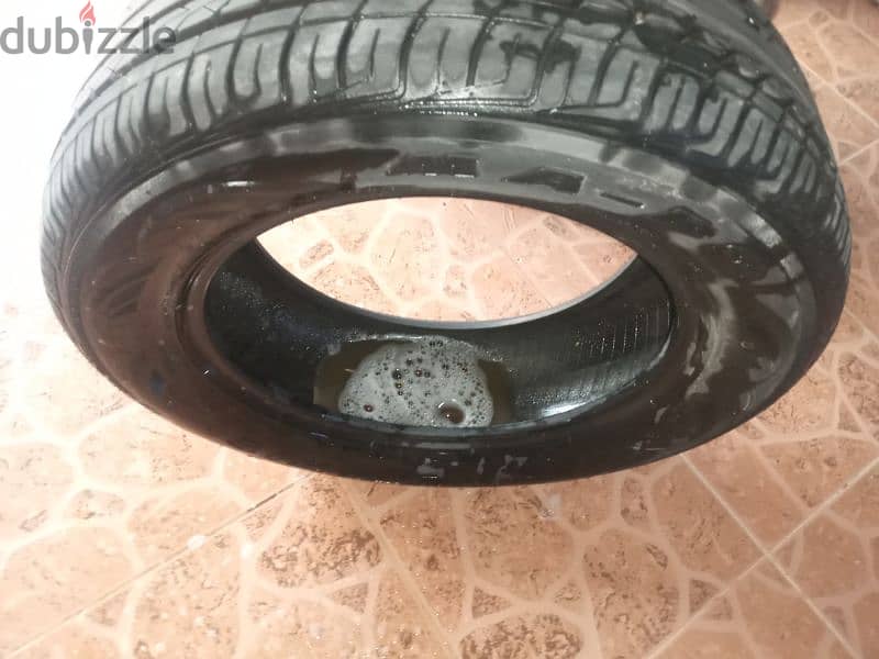 يوجد عدد تاير واحد مقاس 215/60R/16 بحاله ممتازه ونظيفه سعر ٦دينار 6