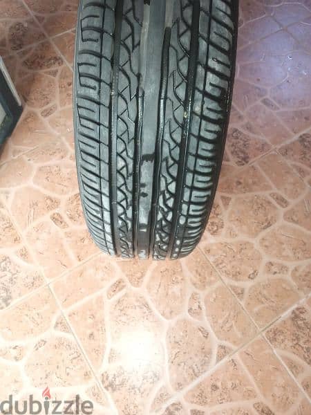 يوجد عدد تاير واحد مقاس 215/60R/16 بحاله ممتازه ونظيفه سعر ٦دينار 7