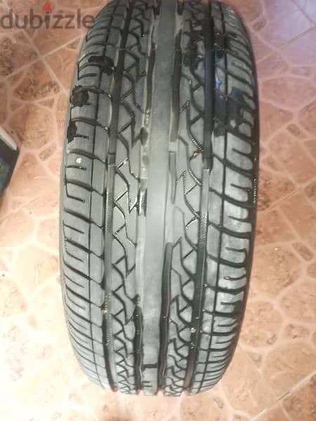 يوجد عدد تاير واحد مقاس 215/60R/16 بحاله ممتازه ونظيفه سعر ٦دينار 8