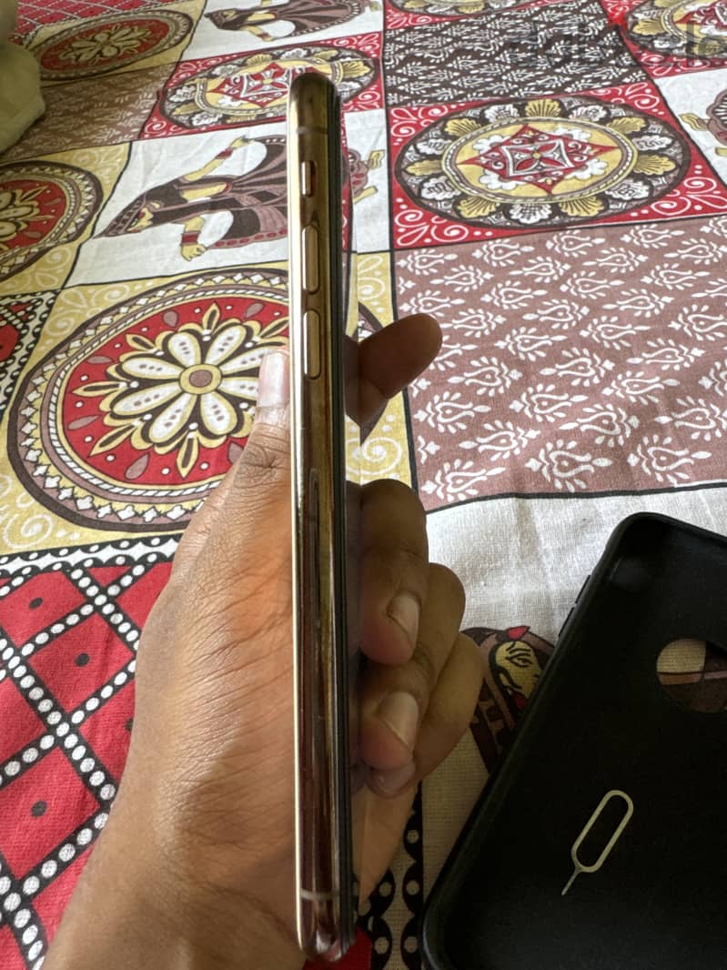 iPhone Xs 64GB For sell 4