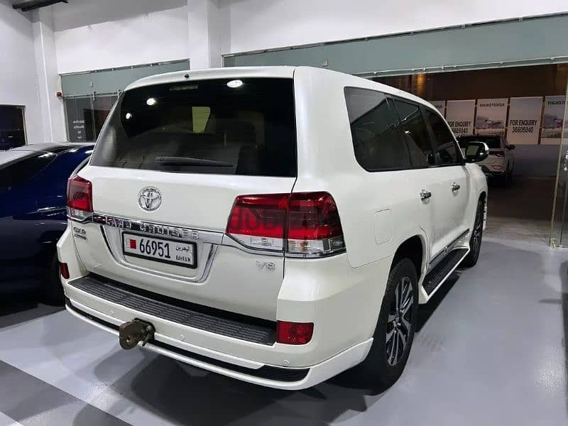 Toyota Land Cruiser Grand Touring  GXR 2019 V8 4.6L Agent maintained 3