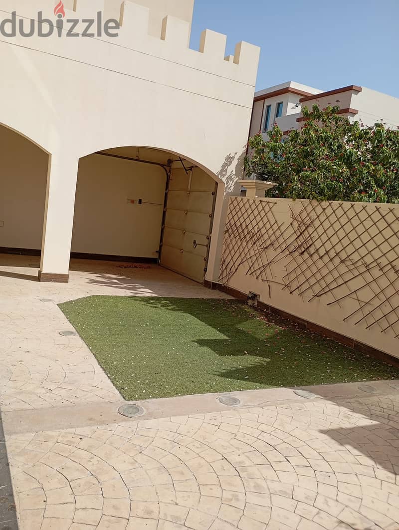 Villa for rent in Buqwa 18