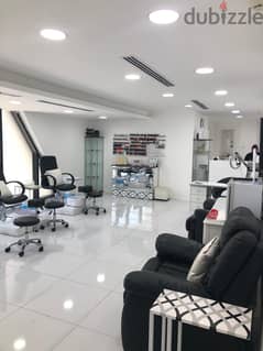 PRICE REDUCED: Ladies Salon in Great Condition for Sale 0