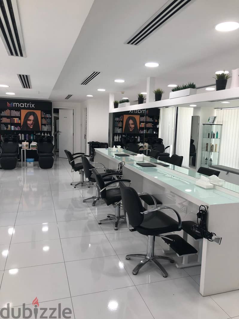 PRICE REDUCED: Ladies Salon in Great Condition for Sale 3