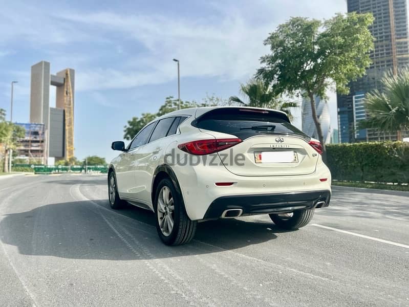 Infiniti Q30 2019 3