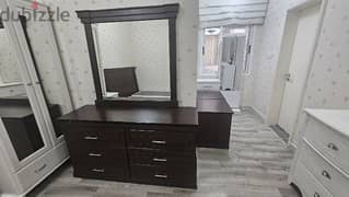 dressing table with mirror 0