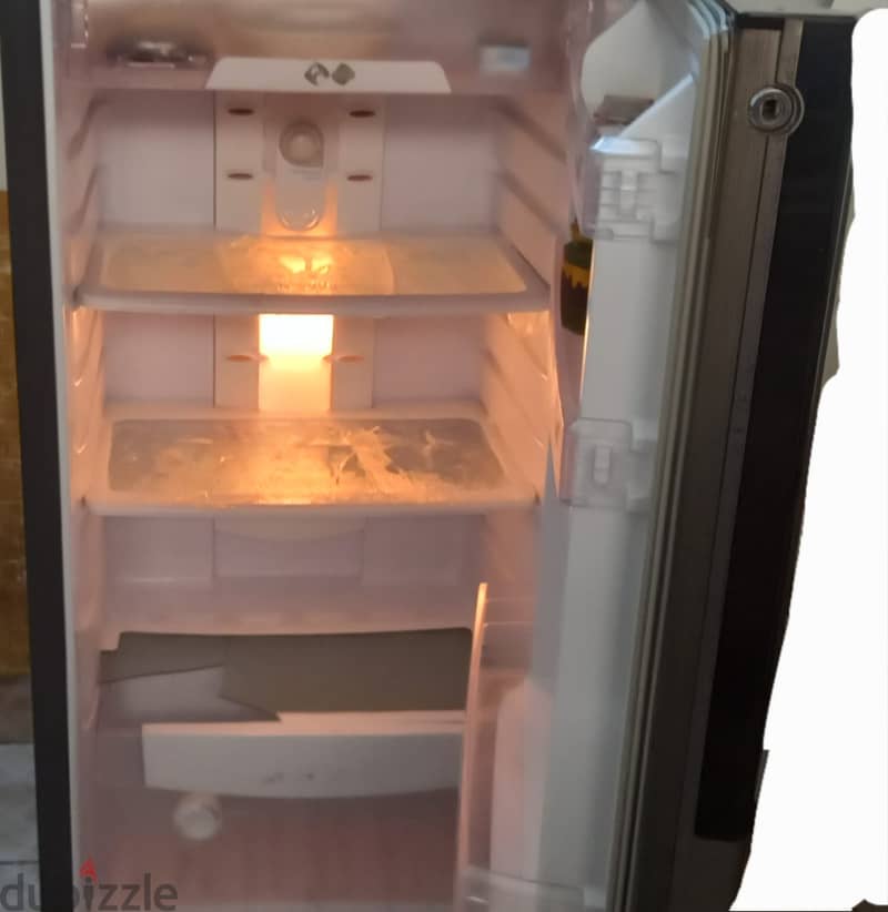 Very good condition eon fridge for sale 5