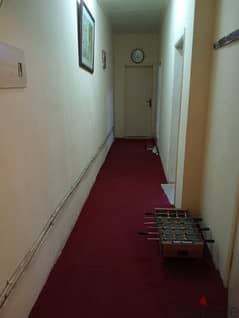 room sharing available in hoora close to bus stop and cold for guys 0