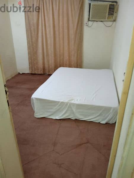 room sharing available in hoora close to bus stop and cold for guys 1