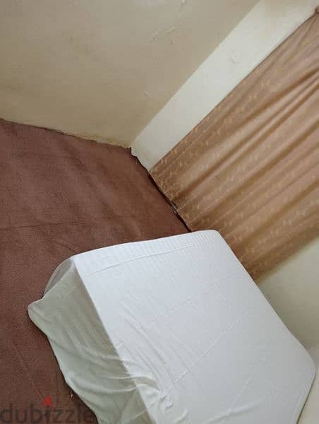 room sharing available in hoora close to bus stop and cold for guys 2