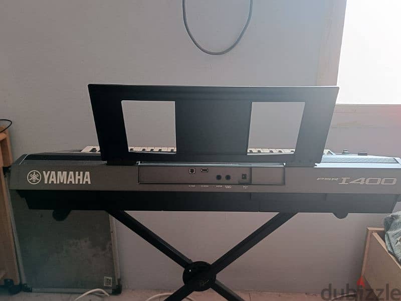 YAMAHA KEYBOARD (with stand) 0