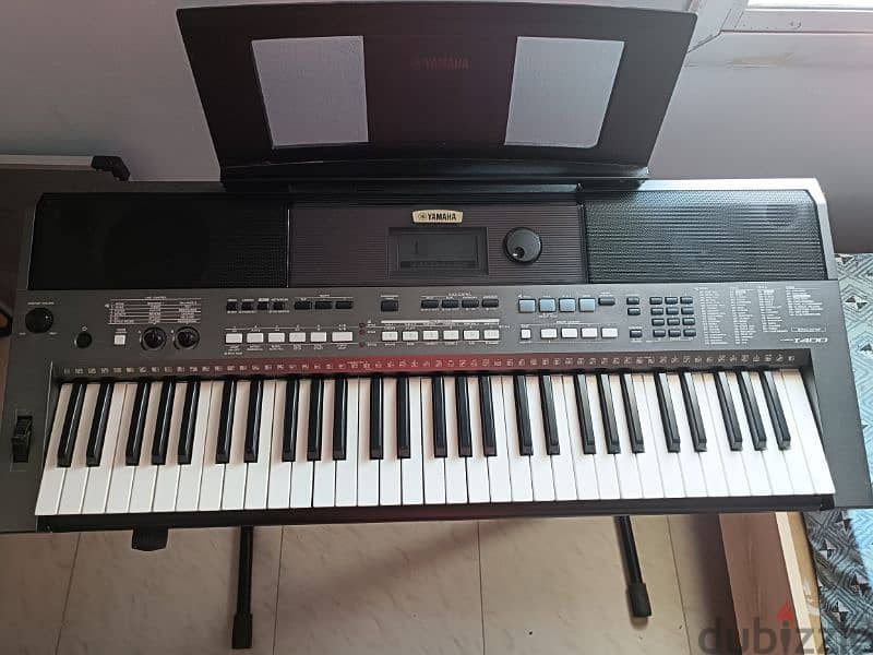 YAMAHA KEYBOARD (with stand) 1