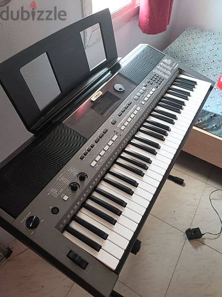 YAMAHA KEYBOARD (with stand) 2