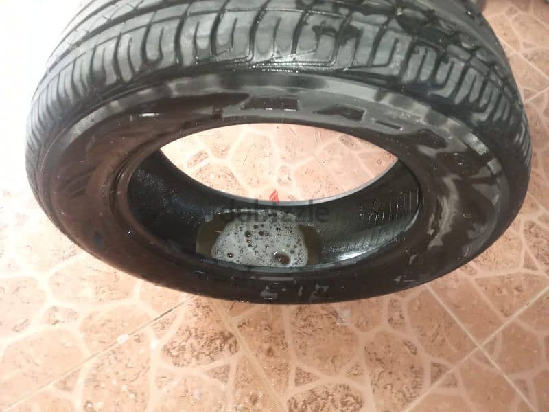 يوجد عدد تاير واحد مقاس 215/60R/16 تاير نظيف وبحالة ممتازة سعر  ٦دينار 0