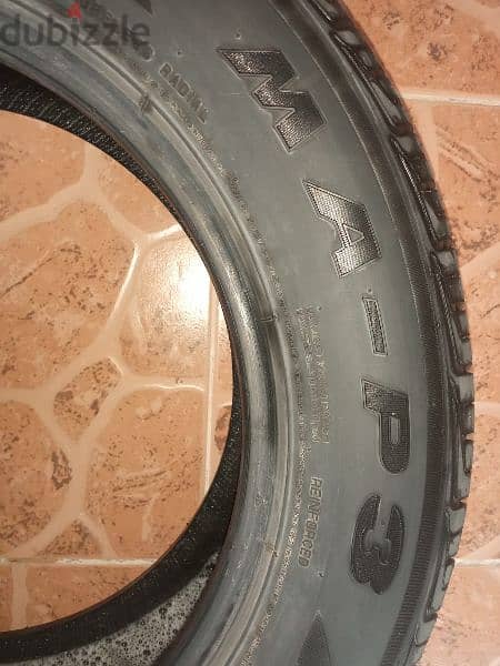 يوجد عدد تاير واحد مقاس 215/60R/16 تاير نظيف وبحالة ممتازة سعر  ٦دينار 3