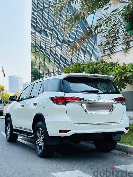 Toyota Fortuner 2020 model. single owner. zero accident. company service 5