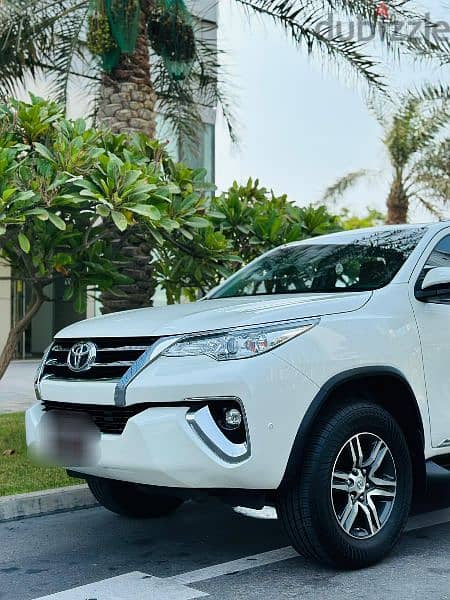 Toyota Fortuner 2020 model. single owner. zero accident. company service 6