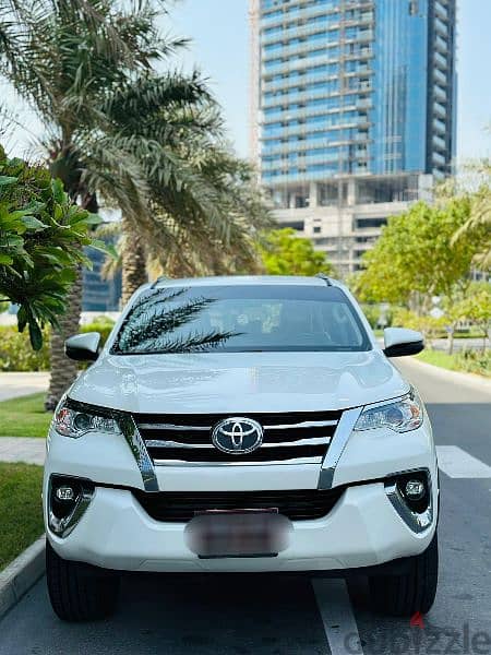 Toyota Fortuner 2020 model. single owner. zero accident. company service 10